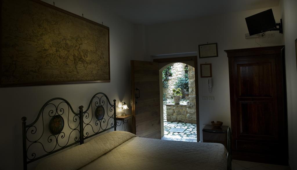 Bed And Breakfast Mblo Fondi Bagian luar foto
