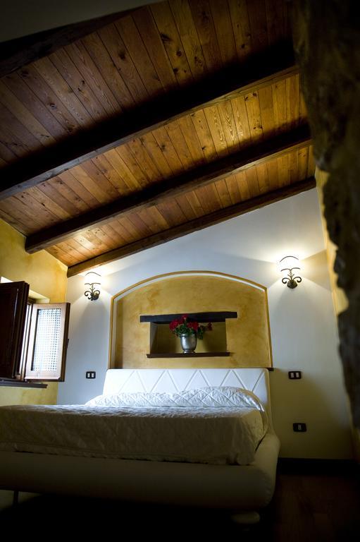 Bed And Breakfast Mblo Fondi Bagian luar foto