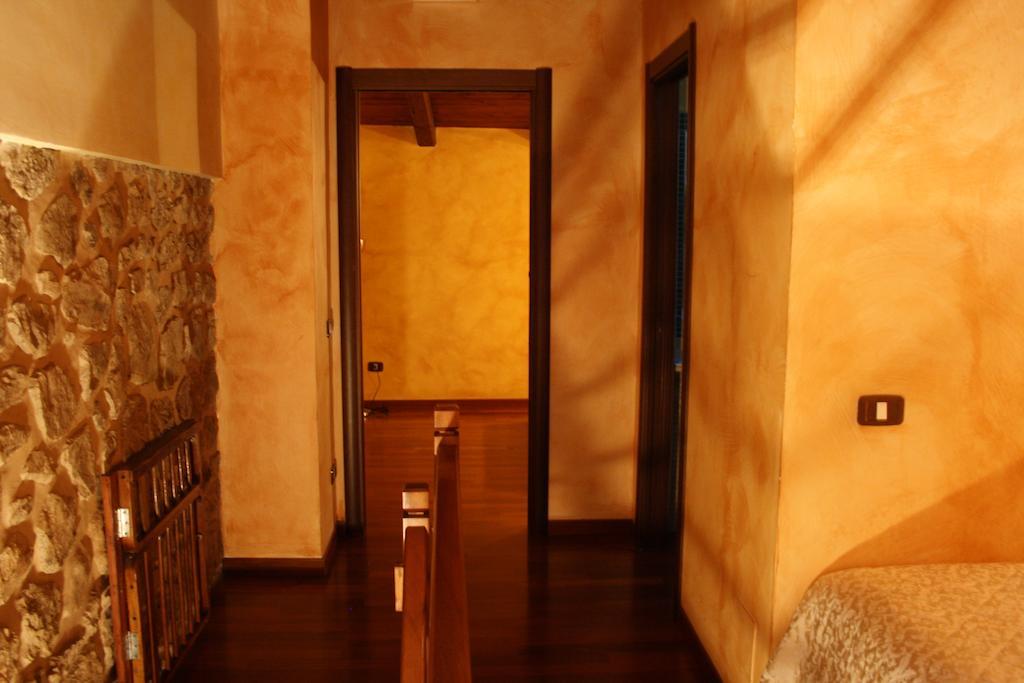 Bed And Breakfast Mblo Fondi Bagian luar foto