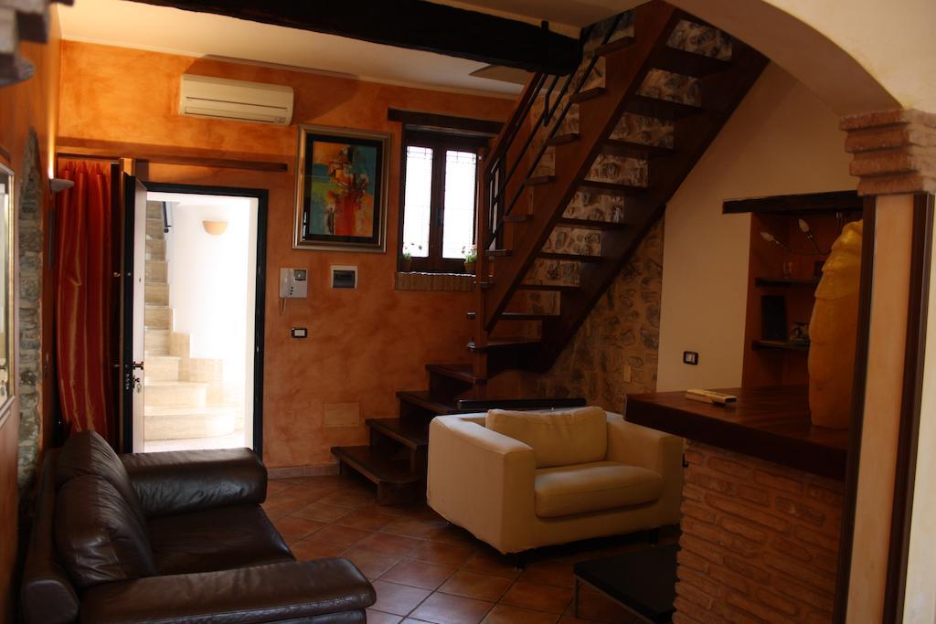 Bed And Breakfast Mblo Fondi Bagian luar foto