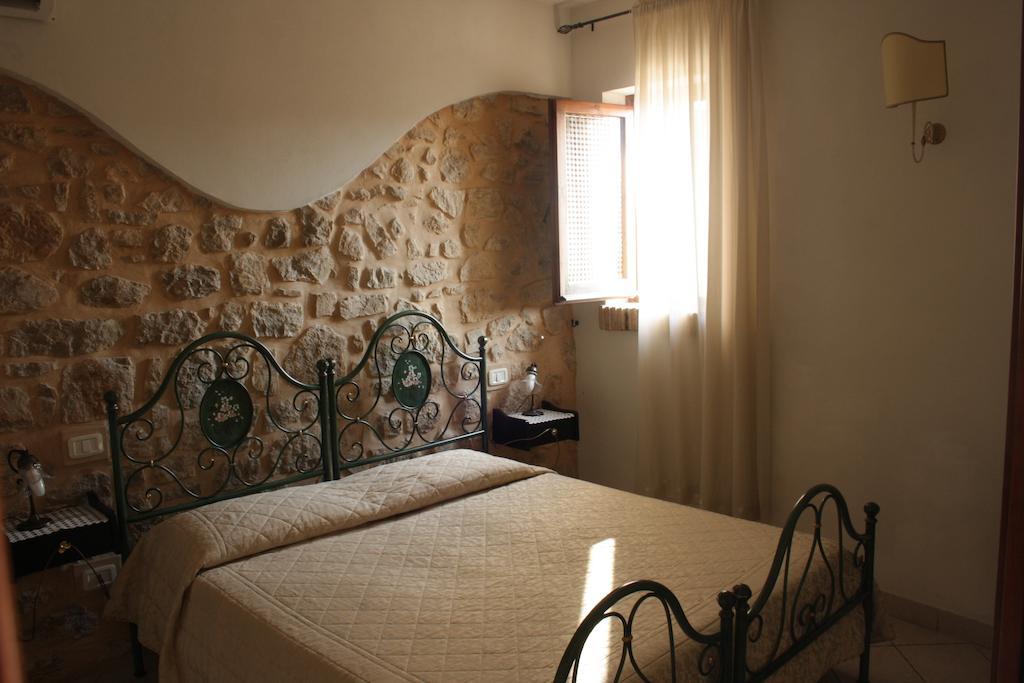 Bed And Breakfast Mblo Fondi Bagian luar foto
