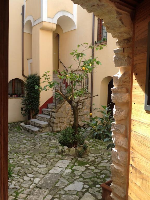 Bed And Breakfast Mblo Fondi Bagian luar foto