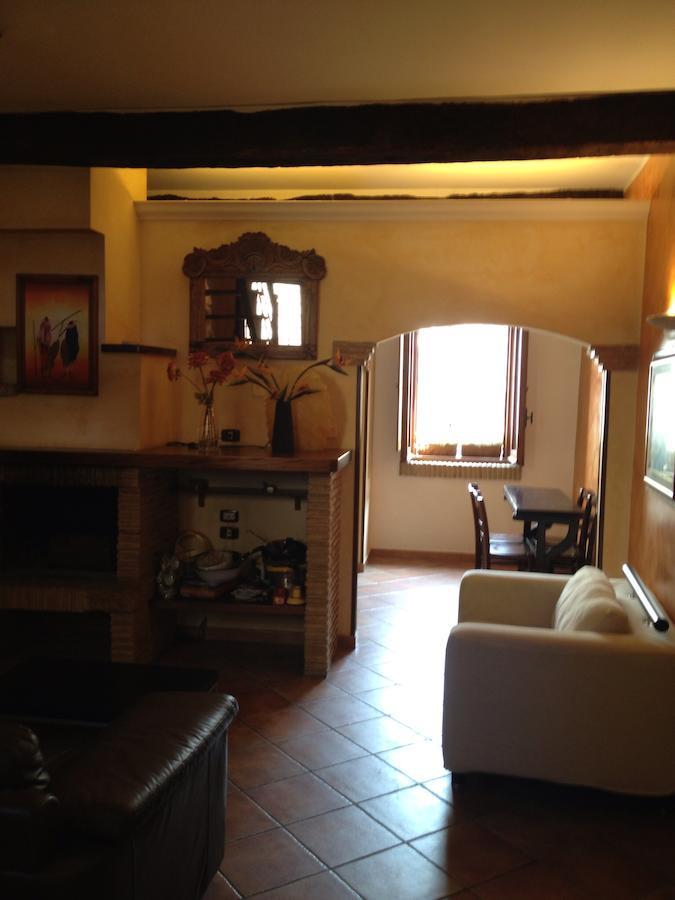 Bed And Breakfast Mblo Fondi Ruang foto